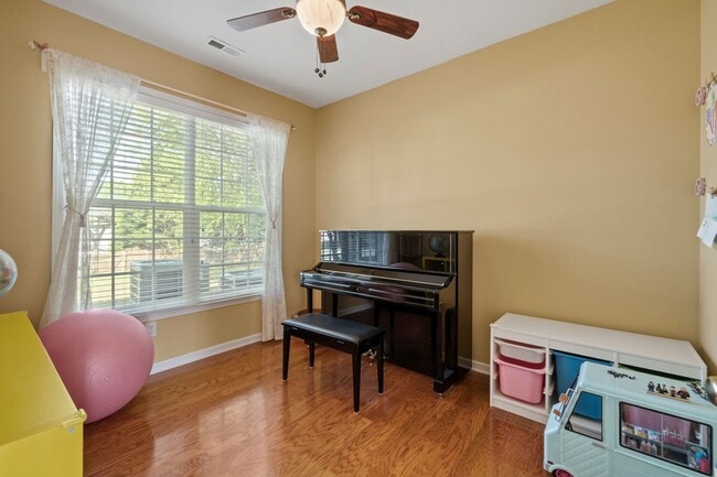 Building Photo - Beautiful 4 Bedroom, 2.5 Bath in Ballantyn...