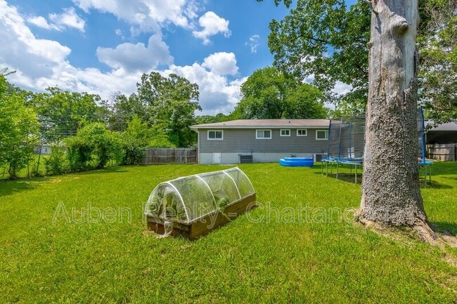 Building Photo - 2806 Silverdale Rd