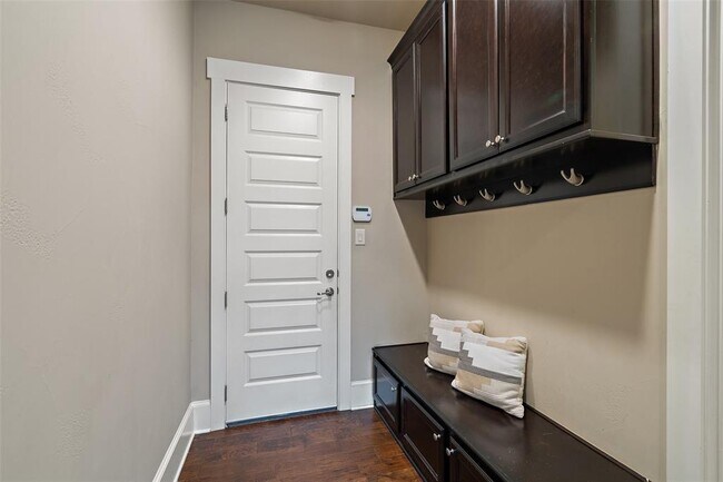 Building Photo - 905 Madison Fork Dr