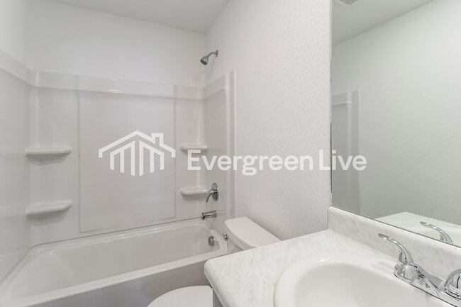 Building Photo - 240 Sarah Alyse Ln