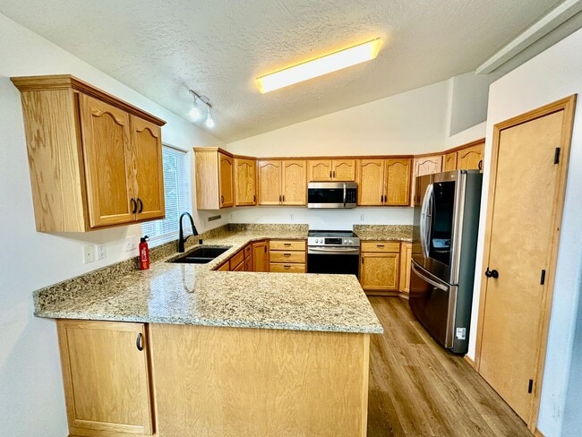 Building Photo - New on the market!