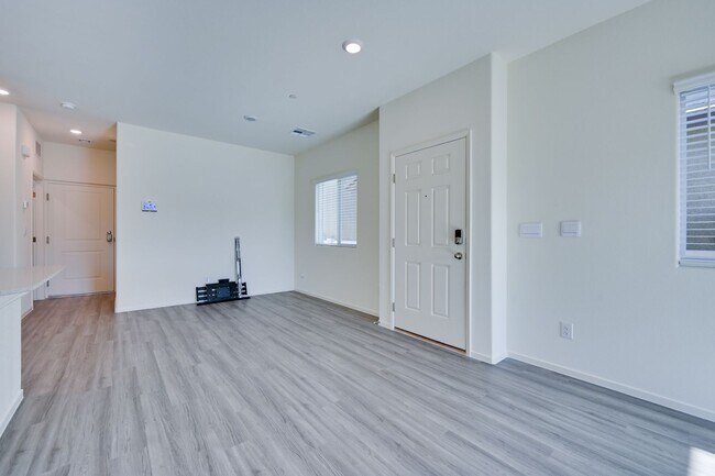 Building Photo - NW 3 Bedroom Townhouse!! Gated Community Pool!! 2 Car Garage!!! No Carpet downstairs.