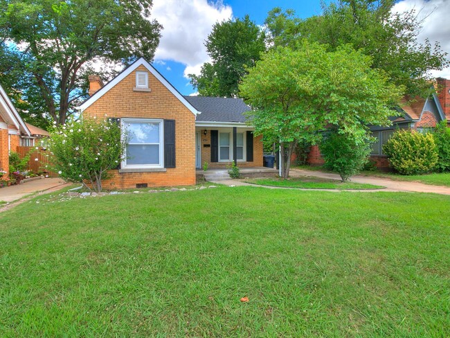 Building Photo - Charming 2 bed 1 bath home with many updates!