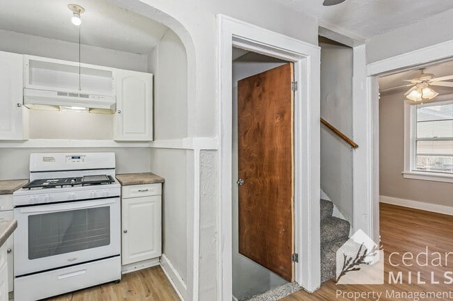 Building Photo - Great SE 3 bedroom home with many updates
