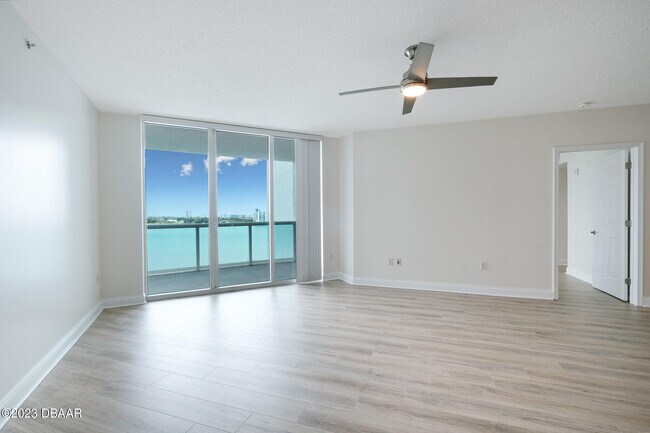Building Photo - 241 Riverside Dr