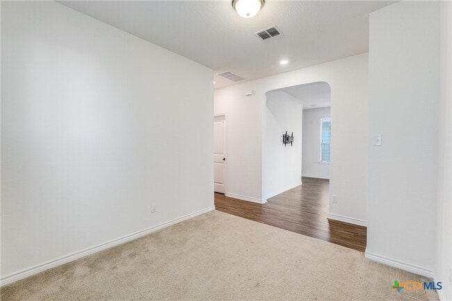 Building Photo - 1999 Wind Chime Wy