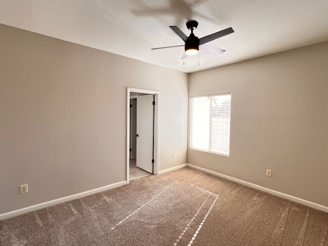 Building Photo - North West Bakersfield Home for Rent with Pool!