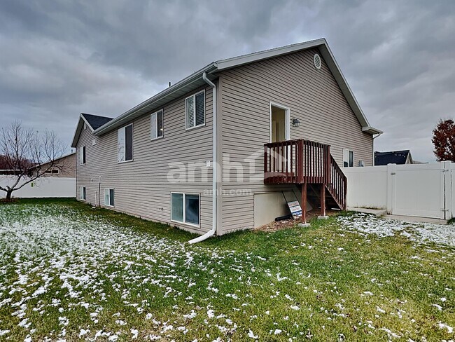 Building Photo - 3354 W 500 N