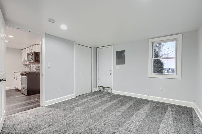 Building Photo - 4012 Fernhill Ave