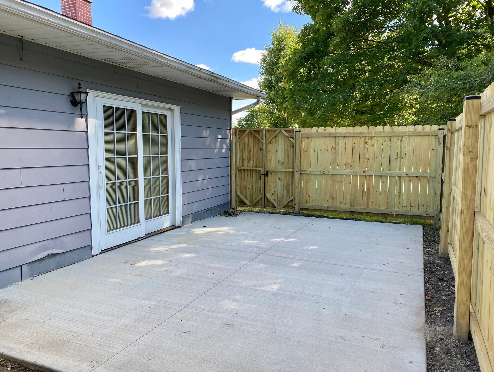 Building Photo - 2009 Crescent Dr