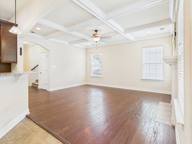 Building Photo - Spacious 4-bedroom, 3-bathroom home in Che...