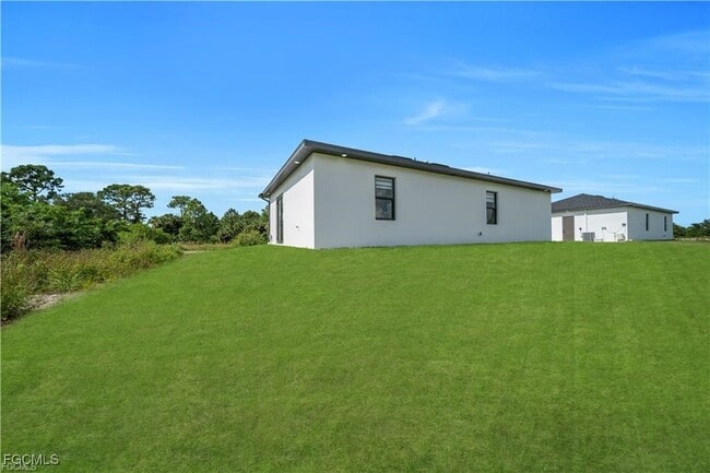 Building Photo - 711 Roma Ave S