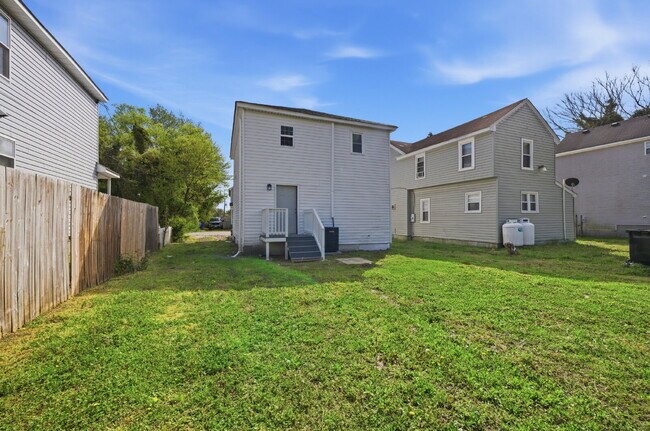 Building Photo - NEWLY REMODELED 4 BEDROOM COLONIAL HOME FOR RENT IN SUFFOLK!
