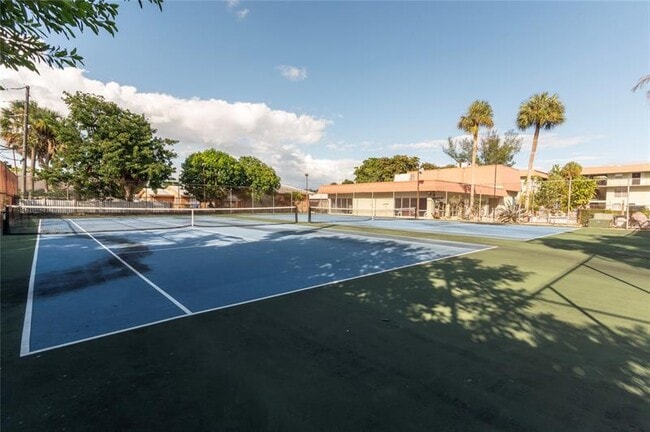 Building Photo - 811 W Oakland Park Blvd