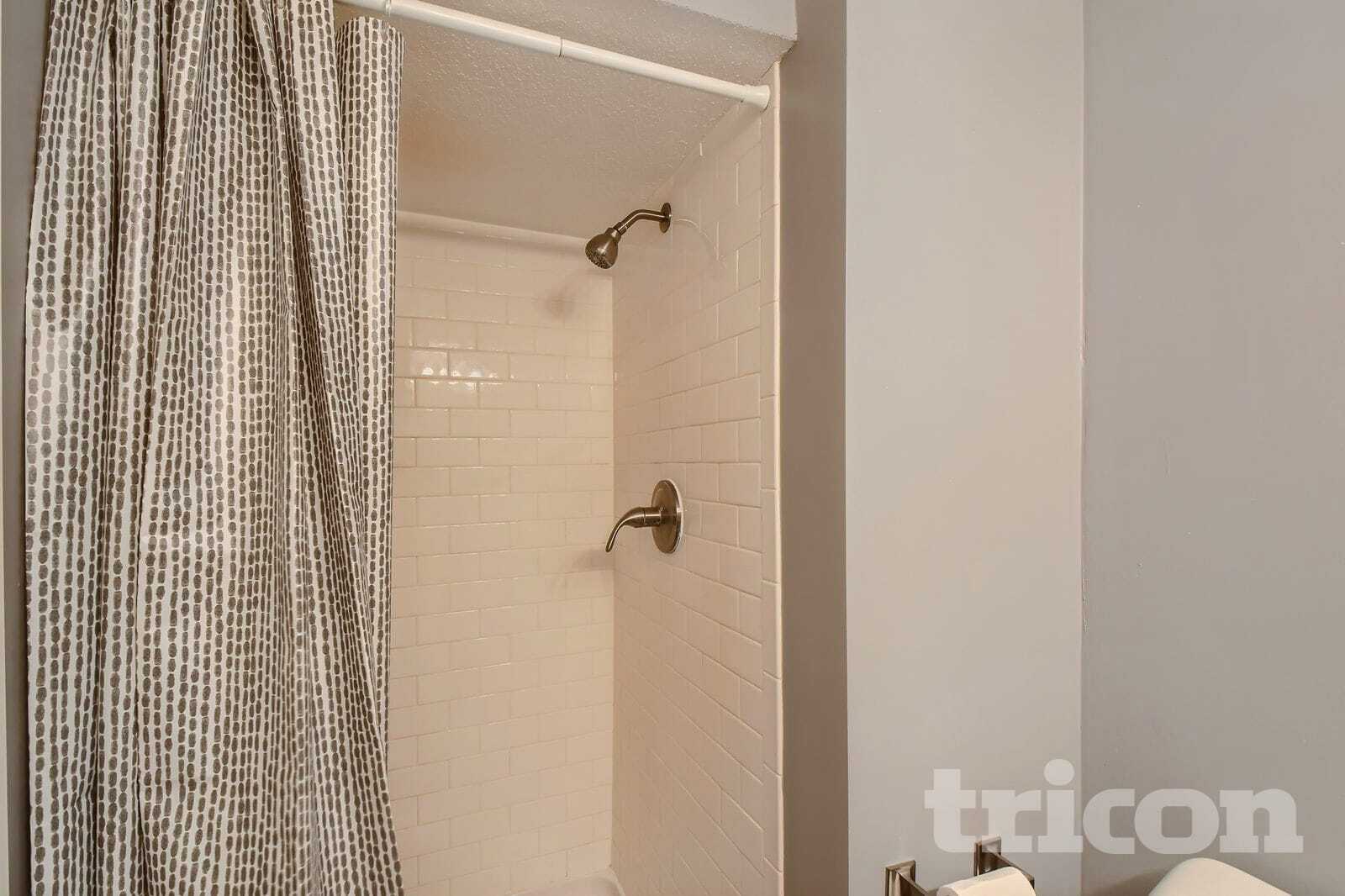 Building Photo - 2942 Zenith Ave N