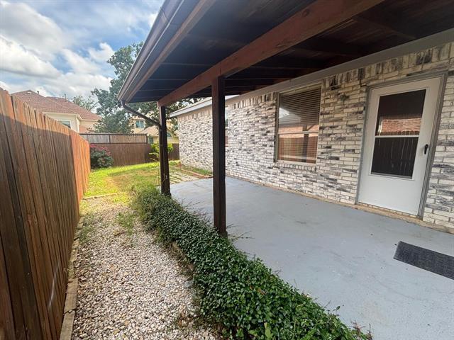 Building Photo - 2208 Wildwood Ln