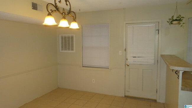 Building Photo - 3937 Montclair Rd