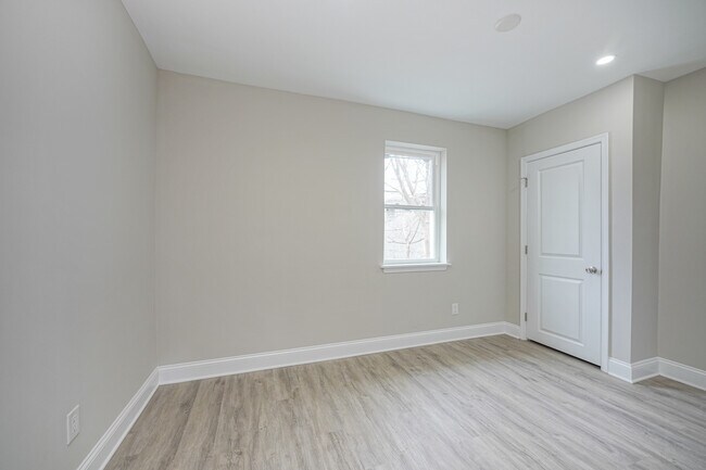 Building Photo - 1335 S Stanley St