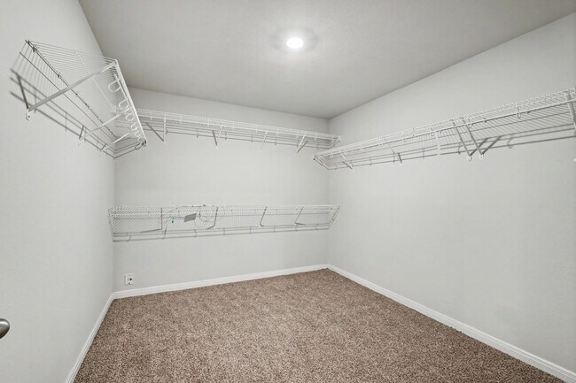 Building Photo - 4 Bed, 2.5 Bath Home in Hightop Ridge with Open Floor Plan
