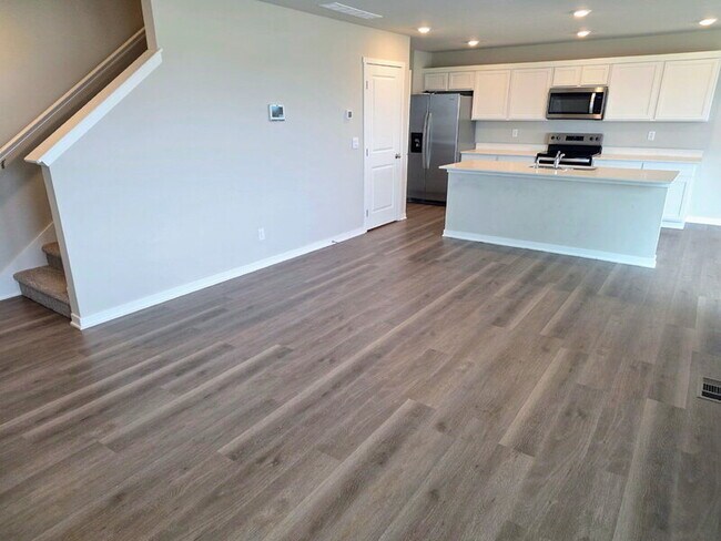 Building Photo - 655 NW Williamsburg Ln