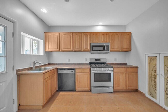 Building Photo - 322 Webster Ave
