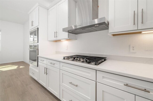 Building Photo - 5604 Lightning Whelk Ln