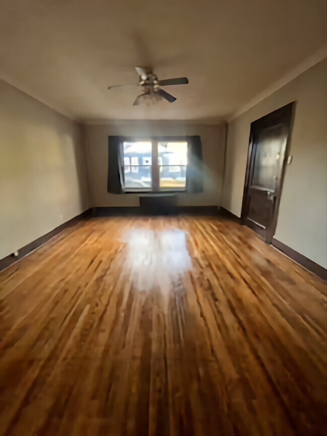 Livingroom - 727 Washington Ave