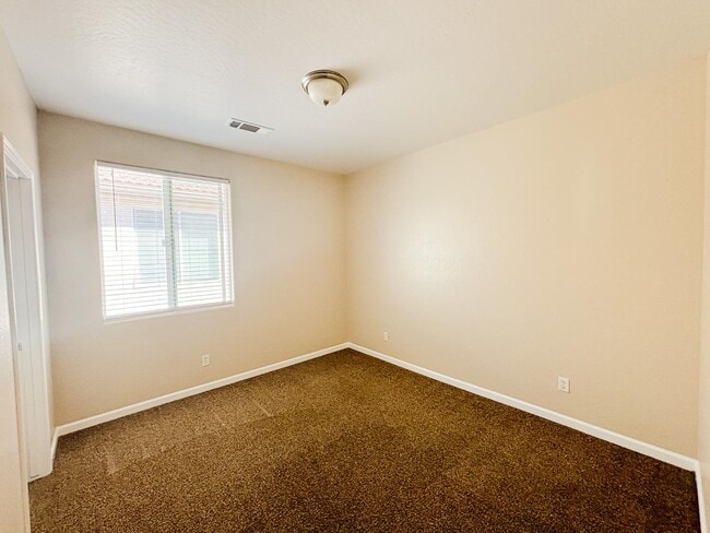 Building Photo - 5537 N Gates Ave