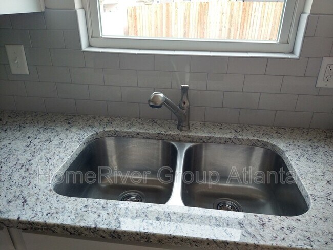 Building Photo - 39 Roundabout Ln