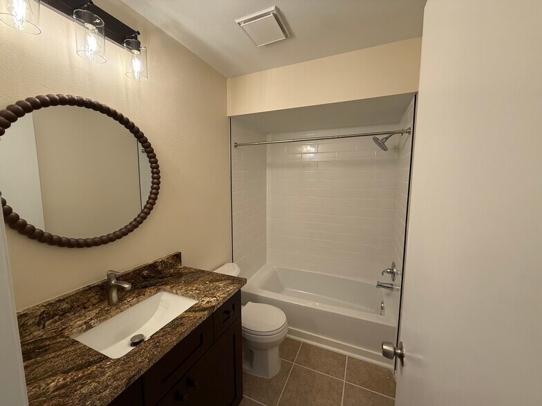 Building Photo - 2120 Corbin Pl