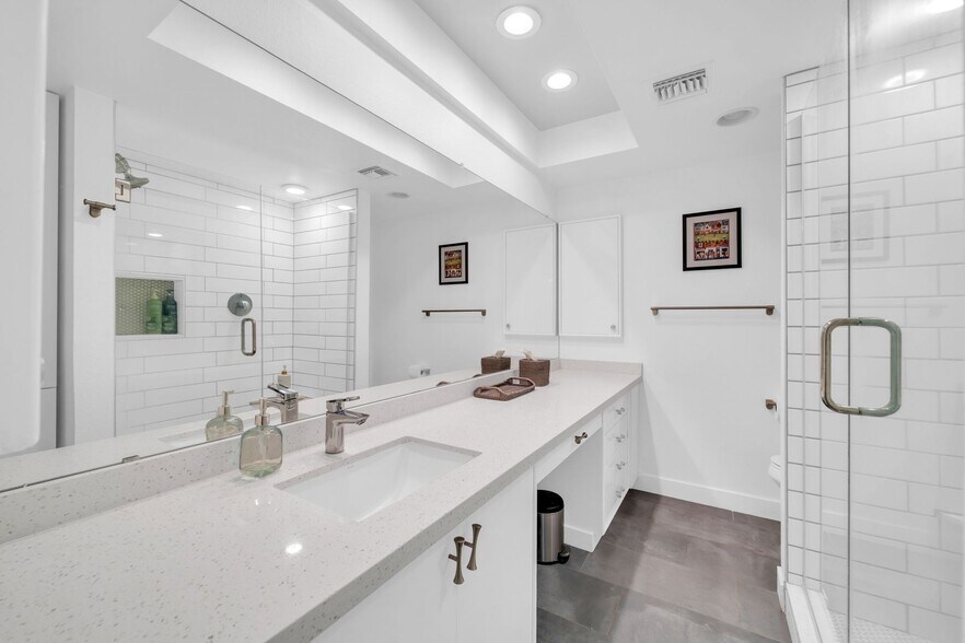Building Photo - 3707 E Montecito Ave