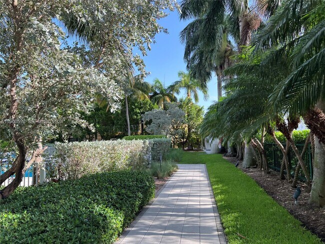 Building Photo - 7928 East Dr