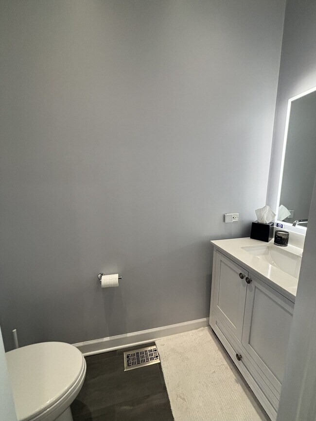 Building Photo - 854 N Ogden Ave