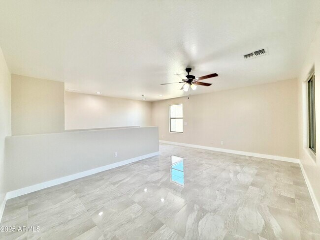 Building Photo - 10631 E Sunflower Ln