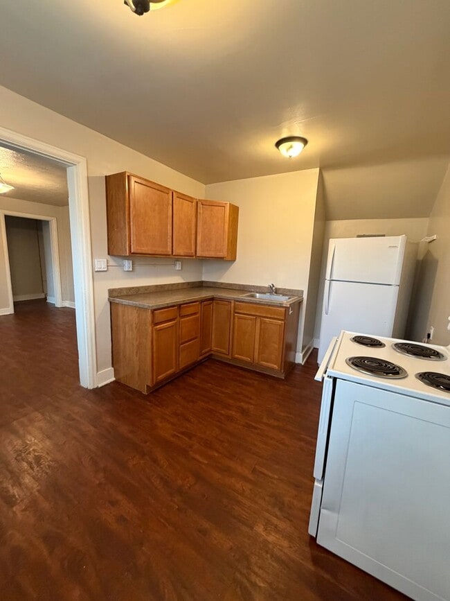 Building Photo - Studio Apartment - Located near Sky Lakes and Oregon Tech!