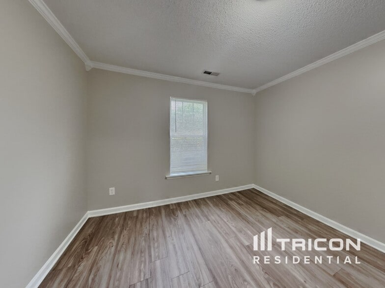 Building Photo - 1807 Bellwick Dr