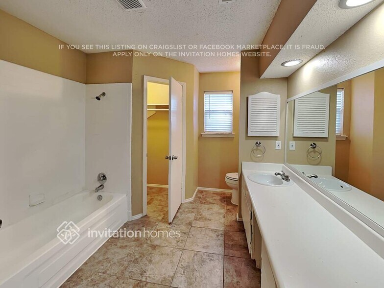 Building Photo - 4640 Wineberry Dr