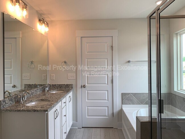 Building Photo - 150 Steppe Wy