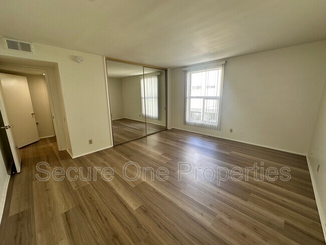 Building Photo - 31555 Lindero Canyon Rd