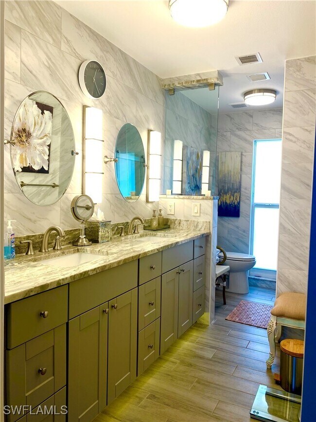 Building Photo - 306 Palm Dr