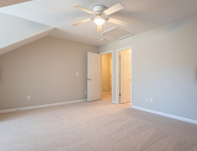 Building Photo - 511 Elm Ave