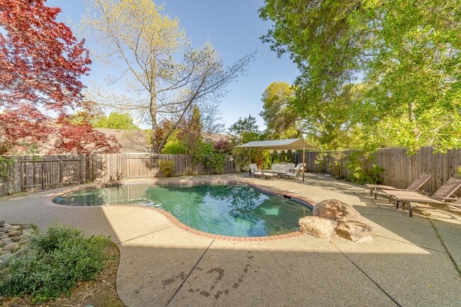 Building Photo - 8780 Harrogate Ct
