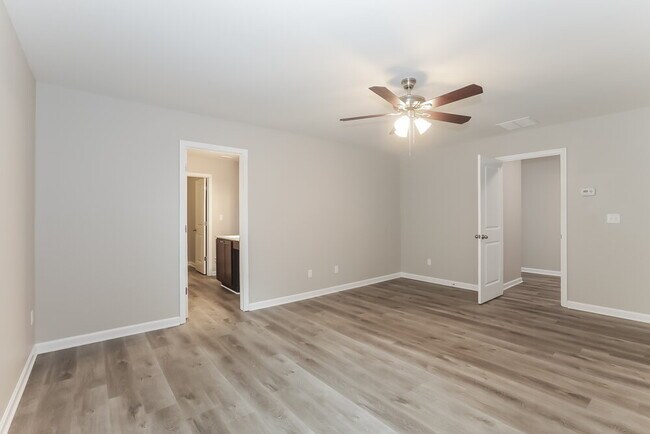 Building Photo - 1044 Sutherland Dr