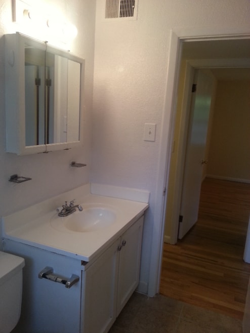 Building Photo - 1406 Church St