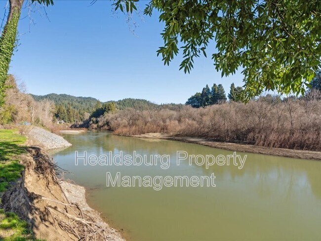 Building Photo - 14975 River Rd