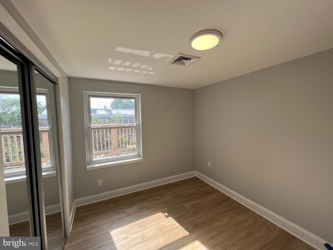 Building Photo - 1939 Mt Vernon St