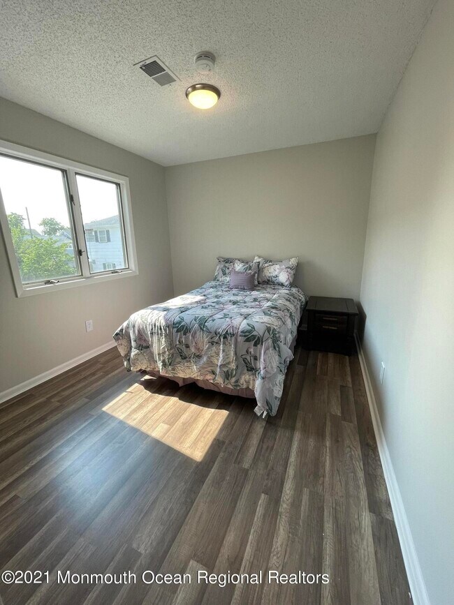 Building Photo - 231 Sumner Ave