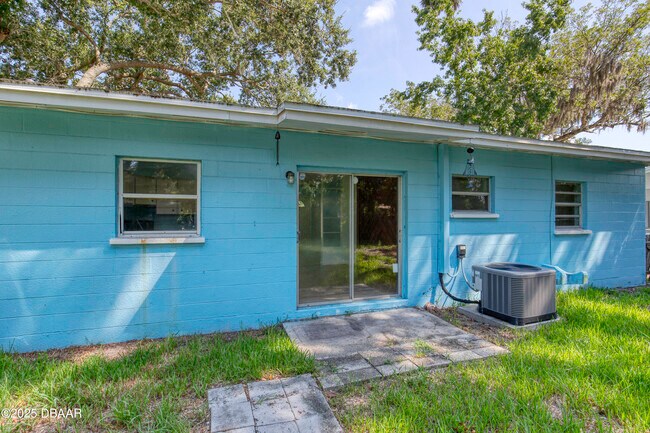 Building Photo - 1133 Bradenton Rd