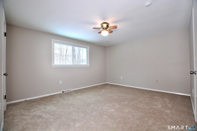 Building Photo - 25 Red Stone Dr