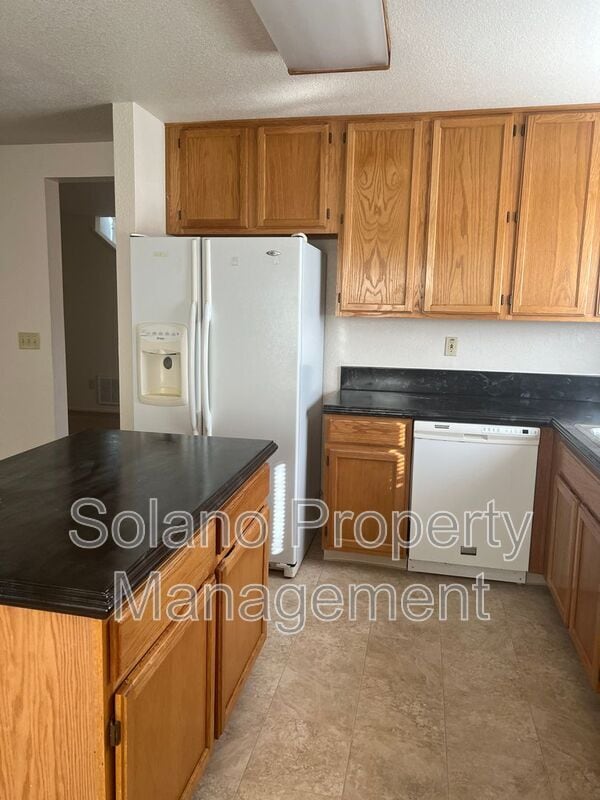 Building Photo - 556 Regency Cir